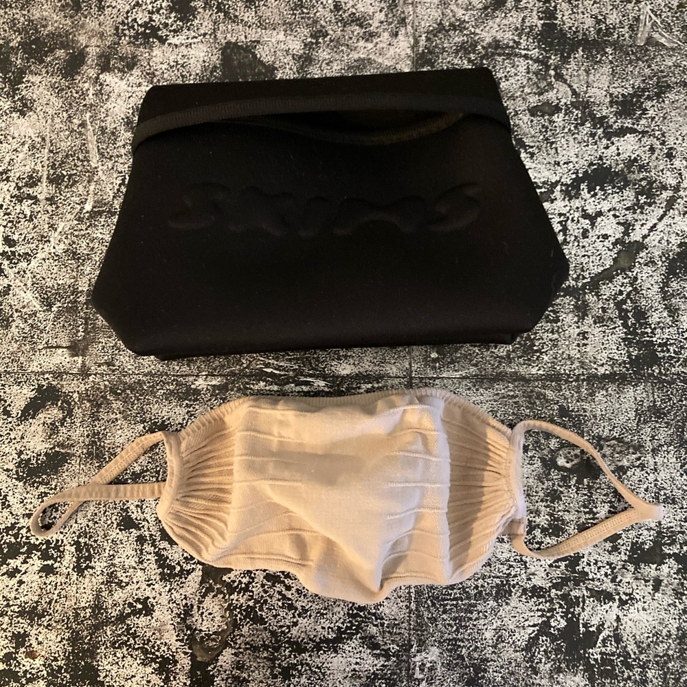 Skims small neoprene black bag & nude Skims washable mask